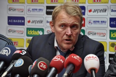 Kayserispor Teknik Direktörü Prosinecki: Hak ettiğimiz bir galibiyet aldık