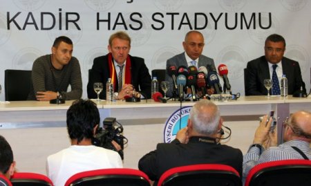 Kayserispor’un yeni hocası Robert Prosinecki, resmen takımın başında