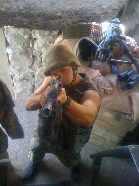 Kaza kurşunu ile şehit olan Akça'nın babaevine ateş düştü