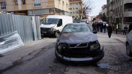 Kaza yapan araçlar yayaları ezdi (Özel)