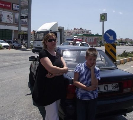 Kaza Yapan Kadın Sürücü Gözyaşlarını Tutamadı