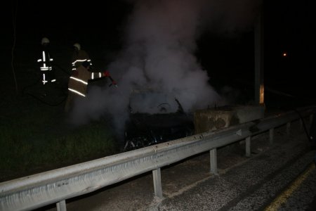 Kaza yapan otomobil yandı: Biri ağır 2 yaralı