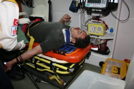 Kaza yapan otomobil yandı: Biri ağır 2 yaralı