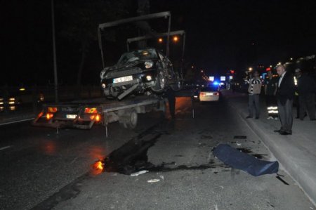 Kaza Yapan Otomobilinin Altında Kalarak Can Verdi