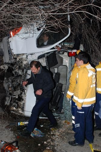 Kaza Yapan Şoför, Kamyoneti Bırakıp Kaçtı