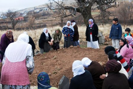Kazada 5 Çocuğunu Kaybeden Acılı Anneyi Milletvekili Teselli Etti
