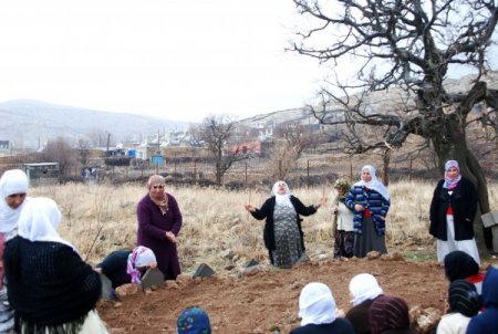 Kazada 5 Çocuğunu Kaybeden Acılı Anneyi Milletvekili Teselli Etti