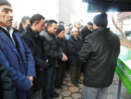 Kazada hayatını kaybeden gazete dağıtıcısı Dumlupınar son yolculuğuna uğurlandı