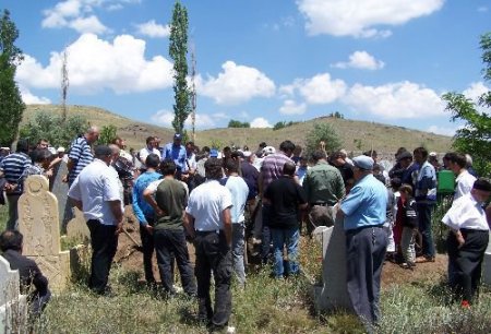 Kazada Hayatını Kaybeden Gurbetçi Çocukları Toprağa Verildi