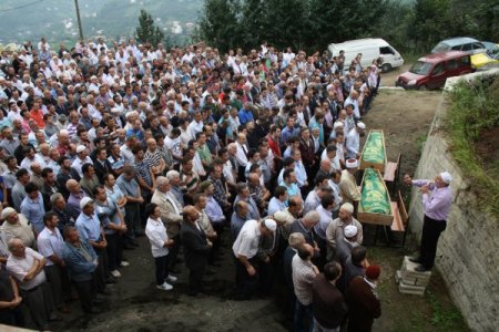 Kazada hayatını kaybeden iki kardeş son yolculuğuna uğurlandı