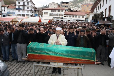 Kazada hayatını kaybeden öğrenci toprağa verildi