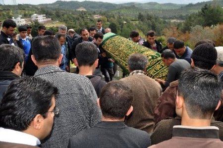 Kazada hayatını kaybeden öğrenci toprağa verildi