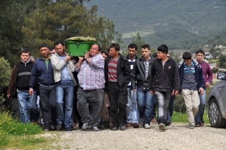 Kazada hayatını kaybeden öğrenci toprağa verildi