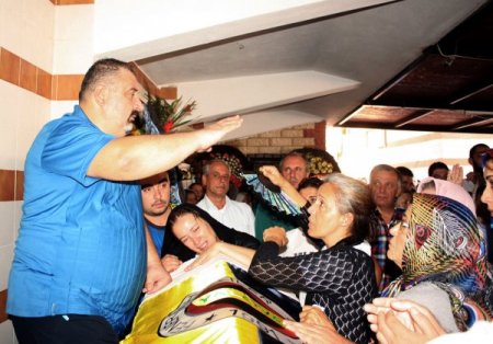 Kazada Ölen Hukuk Öğrencisi Göz Yaşları İçinde Toprağa Verildi