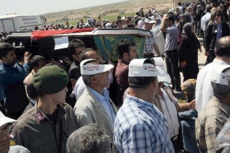 Kazada ölen öğretmenlerin yakınları gözyaşlarına boğuldu