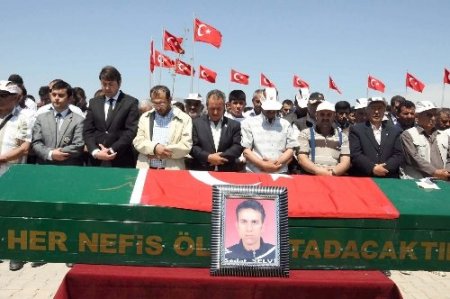 Kazada ölen öğretmenlerin yakınları gözyaşlarına boğuldu