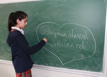 Kazada ölen ortaokul öğrencisi, arkadaşlarının gözyaşları ile uğurlandı