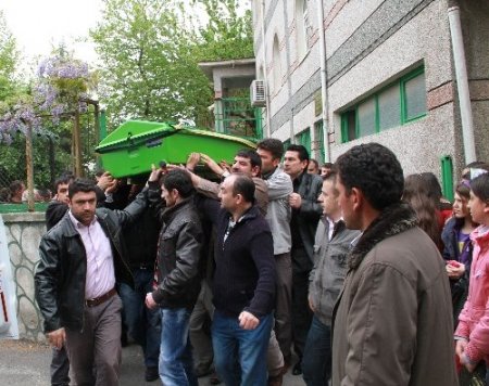 Kazada ölen ortaokul öğrencisi, arkadaşlarının gözyaşları ile uğurlandı