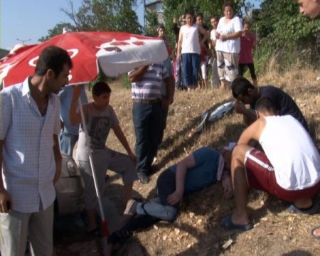 Kazada Yaralanan Gence 'Şemsiyeli' Koruma