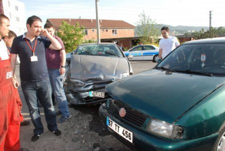 Kazada Yaralanan Hamile Kadın Erken Doğuma Alındı