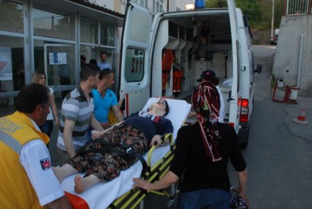 Kazada Yaralanan Hamile Kadın Erken Doğuma Alındı