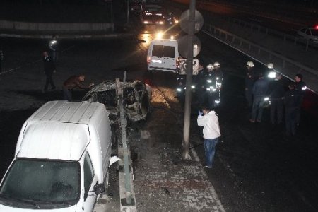 Kazadan sonra yanan araçta sıkışan sürücü feci şekilde öldü