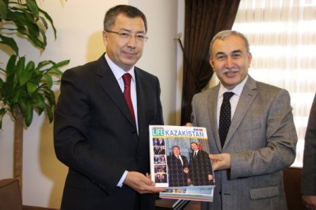 Kazak Büyükelçi: Bize en çok Türkiye destek veriyor