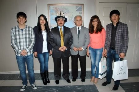 Kazak öğrencilerden Muğla Valisi Şahin’e teşekkür ziyareti