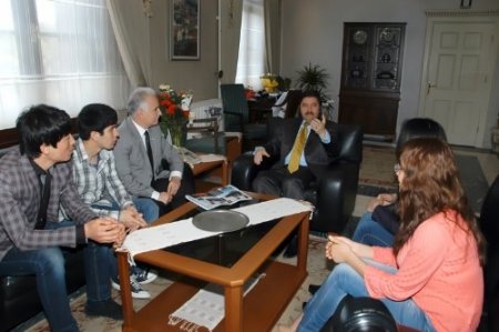 Kazak öğrencilerden Muğla Valisi Şahin’e teşekkür ziyareti