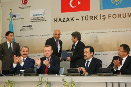Kazak-türk İş Forumu'nda Renkli Görüntüler