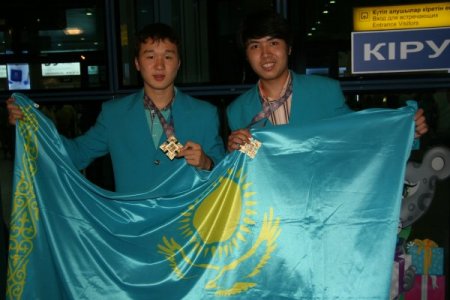 Kazak- Türk Liseleri Madalyaya Duymuyor