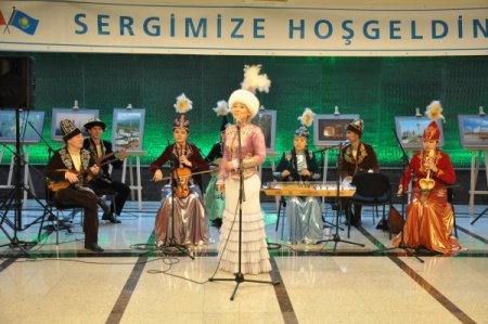 Kazakistan, Resim Sergisi Açtı