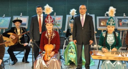 Kazakistan, Resim Sergisi Açtı