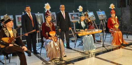 Kazakistan, Resim Sergisi Açtı