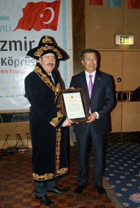 Kazakistan Büyükelçisi Tüymebayev: İzmir, Eğitimde Bize El Uzatan İlk Şehir