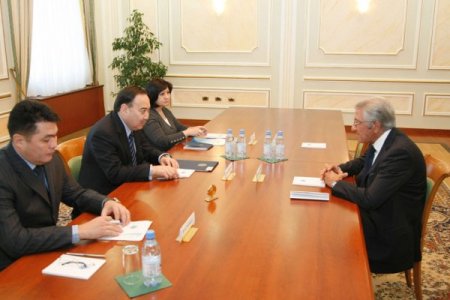 Kazakistan Dışişleri Bakanı, Eit Genel Sekreteri Maroofi İle Görüştü