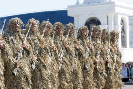Kazakistan Hem Ramazan Bayramı’nı Hem Anayasa Günü’nü Kutluyor