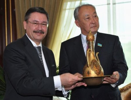 Kazakistan Heyeti Başkan Gökçek'i Ziyaret Etti