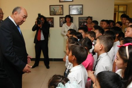 Kazakistan Milli Eğitim Bakanı, Kazak-türk Lisesi’ni Ziyaret Etti