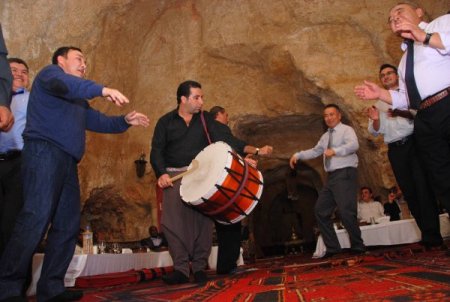 Kazakistan ve Tanzanyalı işadamları sıra gecesinde coştu