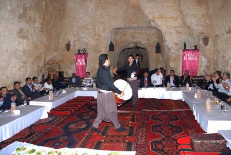 Kazakistan ve Tanzanyalı işadamları sıra gecesinde coştu