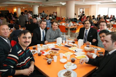 Kazakistan'da camiler dolup taştı