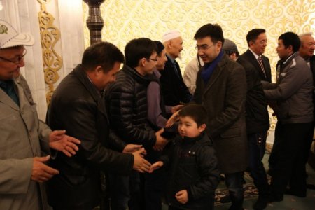 Kazakistan'da camiler dolup taştı