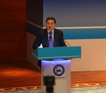 Kazakistan’da eğitimde üçüncü dil mecburiyeti