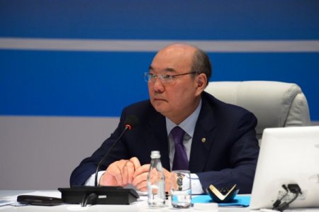 Kazakistan’da eğitimde üçüncü dil mecburiyeti