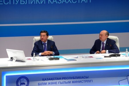 Kazakistan’da eğitimde üçüncü dil mecburiyeti