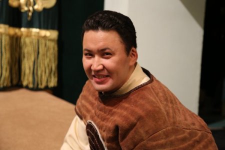 Kazakistan’da ilk defa bir oyun Türkçe sahnelendi