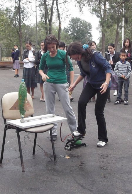 Kazakistan'da Su İle Çalışan Roketler Yarıştı