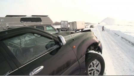 Kazakistan'da trafik kazası:20 araç birbirine girdi