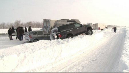 Kazakistan'da trafik kazası:20 araç birbirine girdi